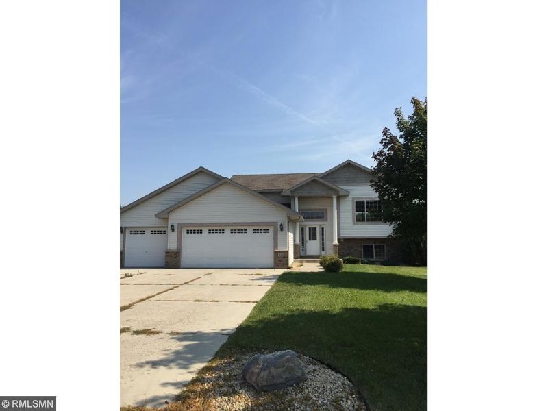 811 Acacia Dr S, Annandale, MN 55302