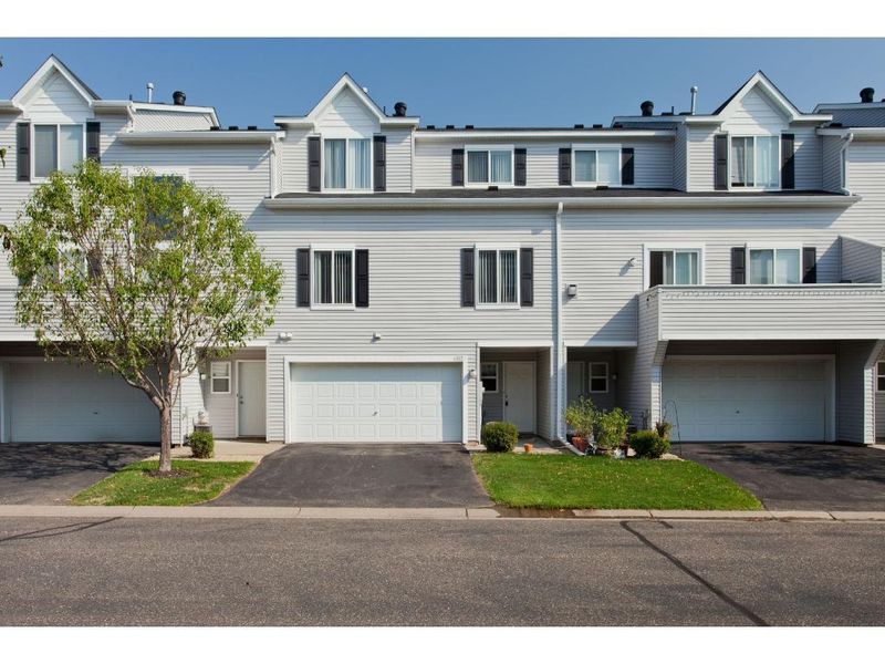 6812 Meadow Grass Ln S, Cottage Grove, MN 55016