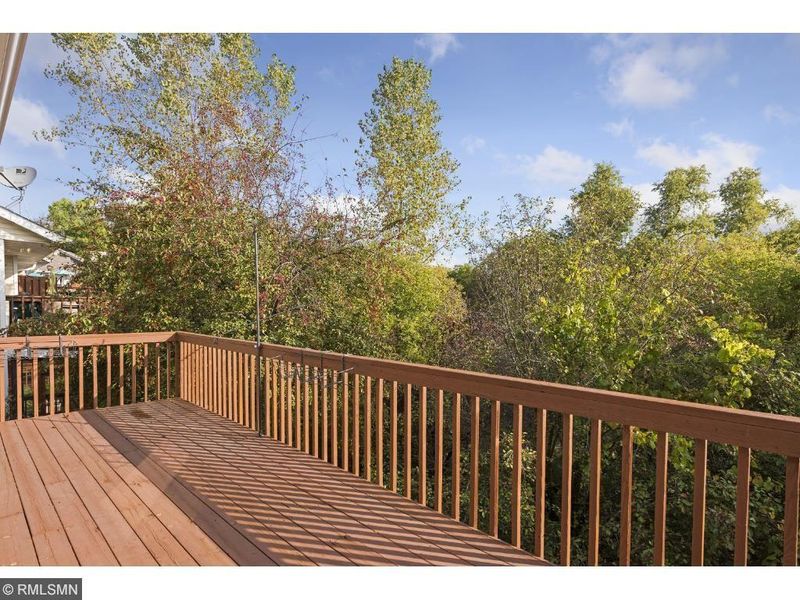 6135 Creek Line Dr, Minnetonka, MN 55345
