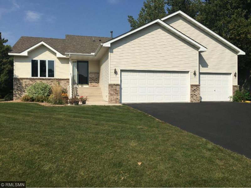 649 Monn Ave, Vadnais Heights, MN 55127