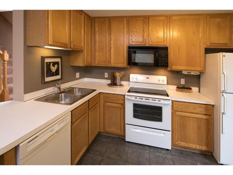 8493 Minuteman Alcove, Eden Prairie, MN 55344