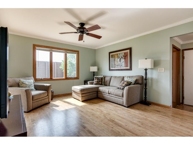 10615 Maple Valley Dr, Maple Grove, MN 55369
