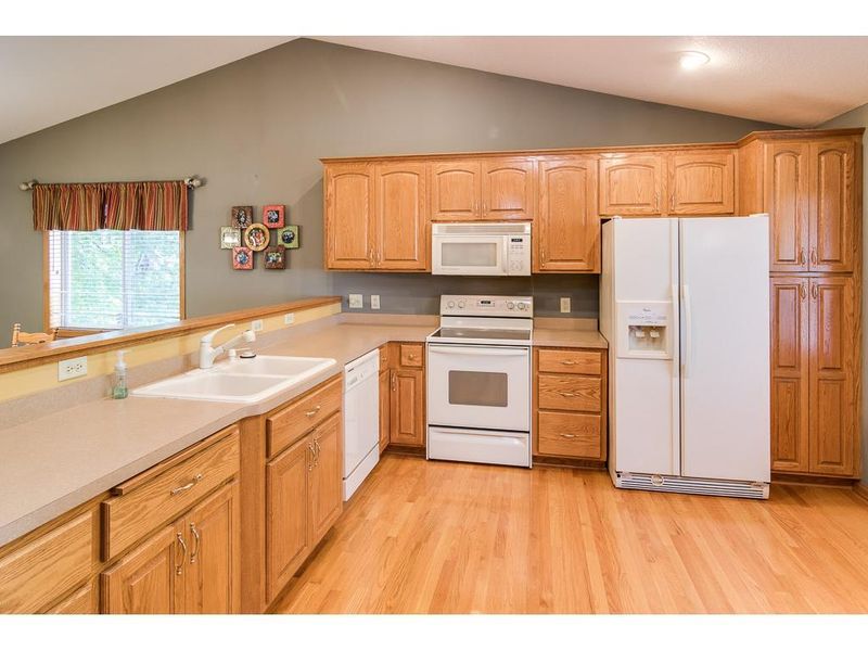692 Westwind Ave, Shakopee, MN 55379