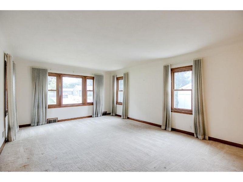 1735 Yorkshire Ave, Saint Paul, MN 55116