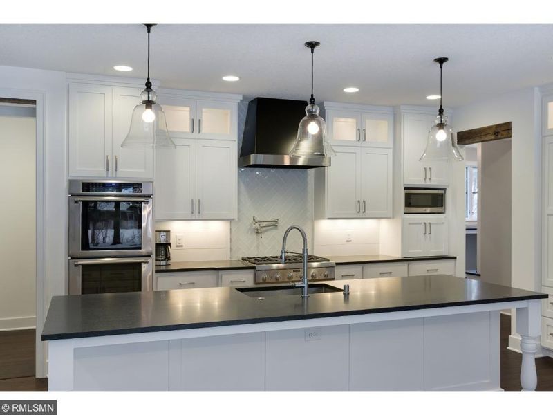 3904 Cottage Ln, Minnetonka, MN 55305