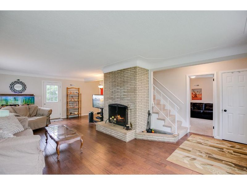 985 Allen Ave, West Saint Paul, MN 55118