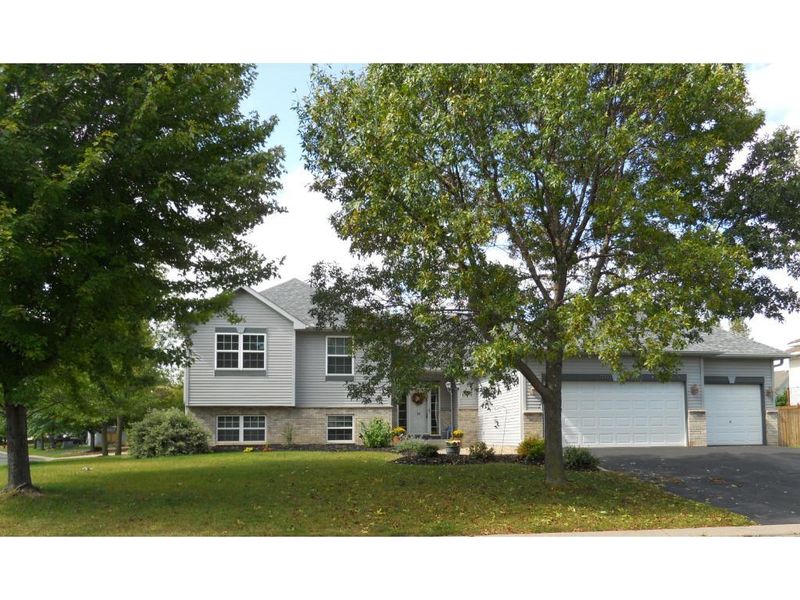 19193 Dunbury Ave, Farmington, MN 55024