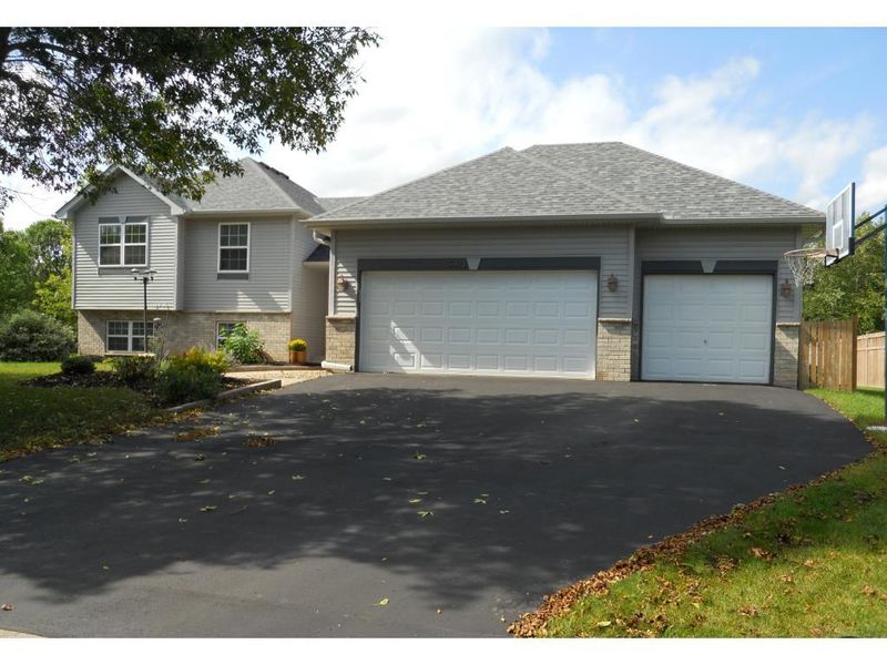 19193 Dunbury Ave, Farmington, MN 55024