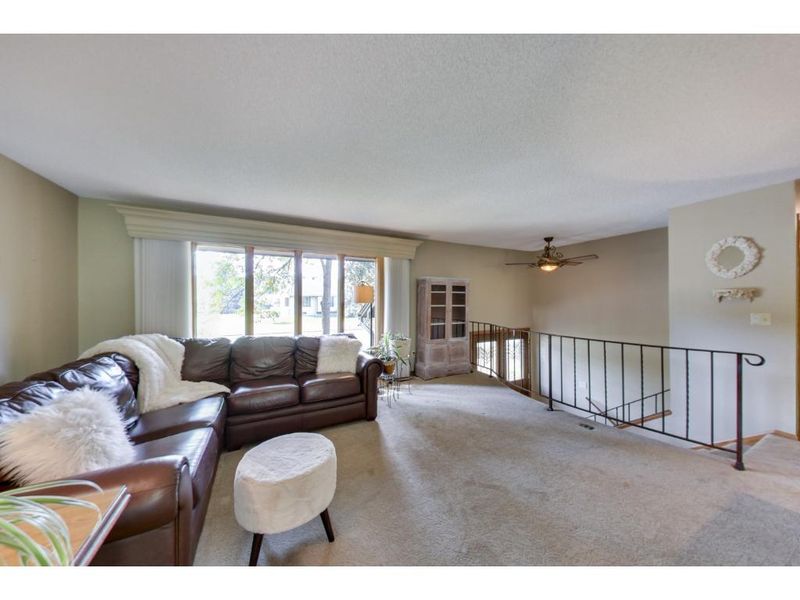 1395 Colleen Ave, Arden Hills, MN 55112