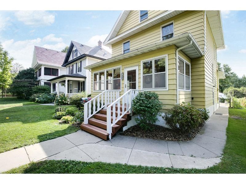 1860 Laurel Ave, Saint Paul, MN 55104