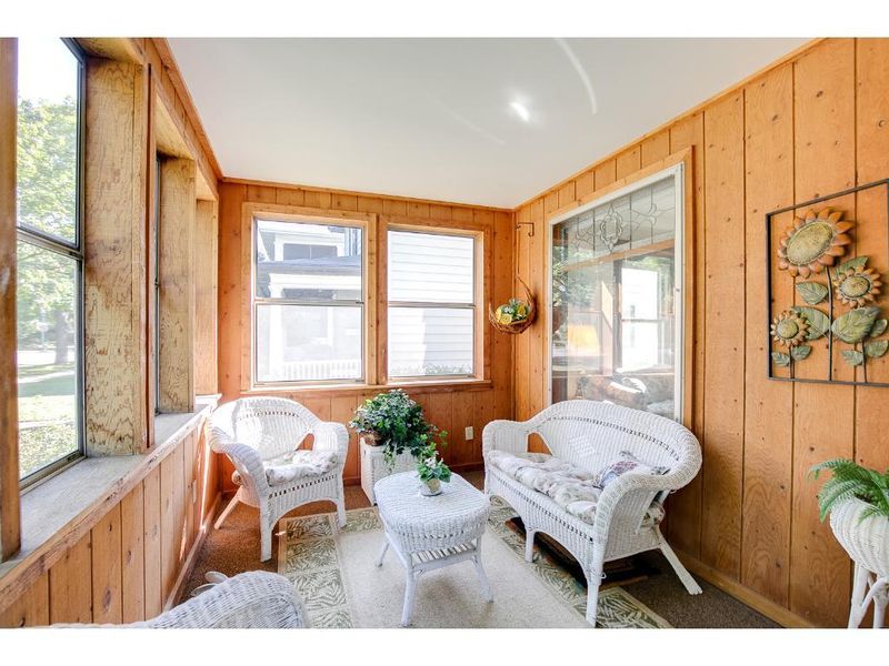 1860 Laurel Ave, Saint Paul, MN 55104
