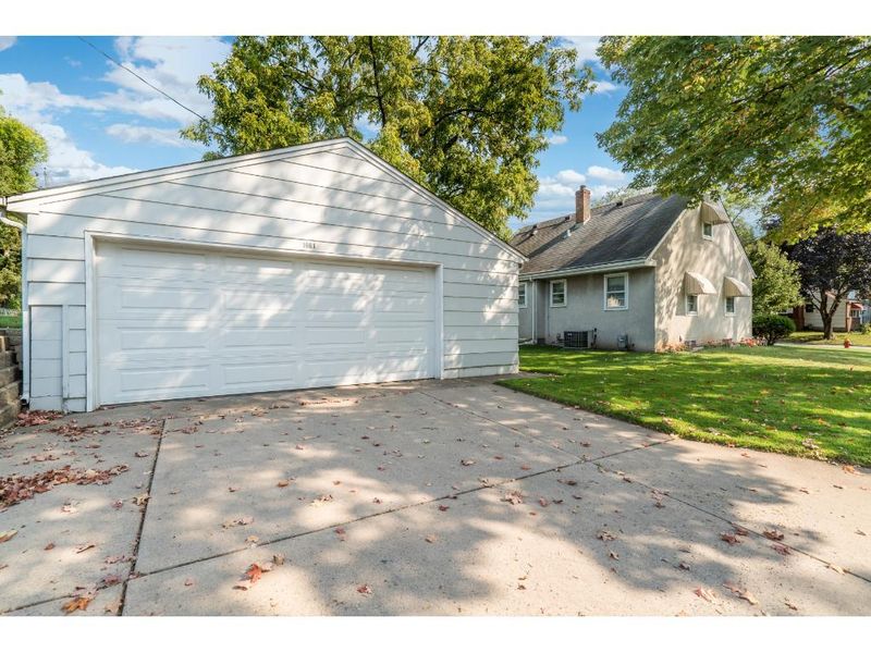 1661 Rose Ave E, Saint Paul, MN 55106