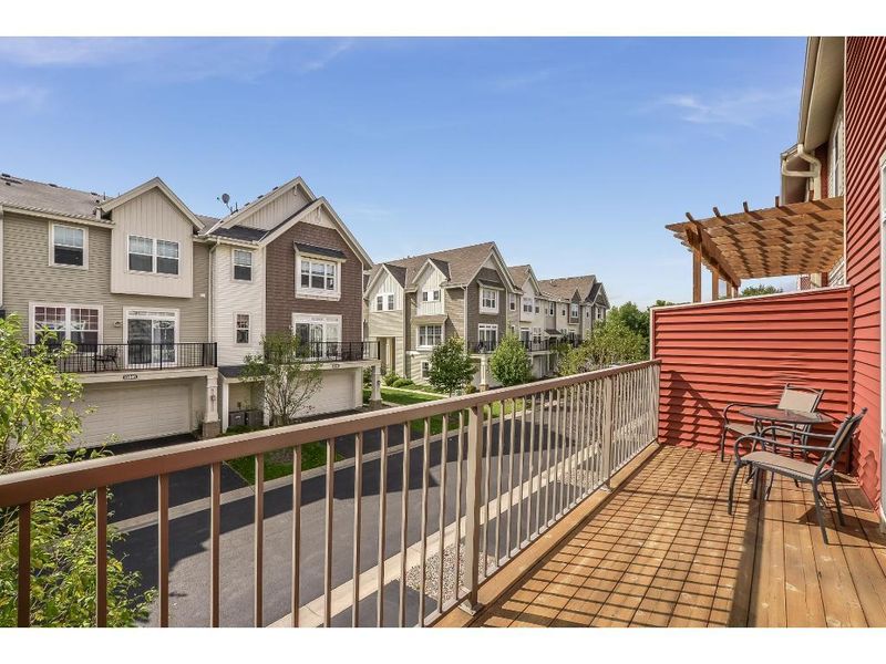 11834 Emery Village Dr N, Champlin, MN 55316