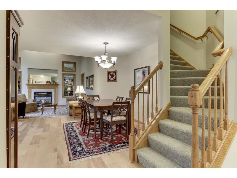 1256 Highridge Ct, Maplewood, MN 55109