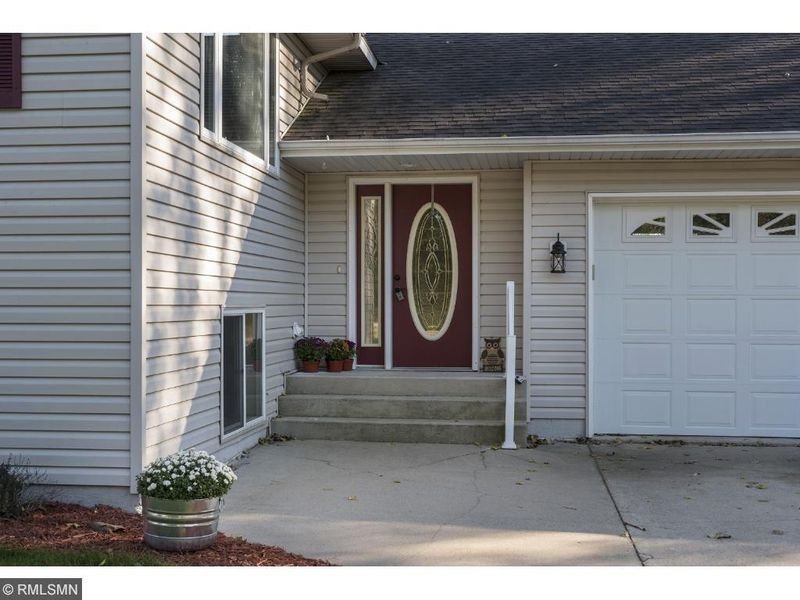 4687 Castle Cir, Lester Prairie, MN 55354