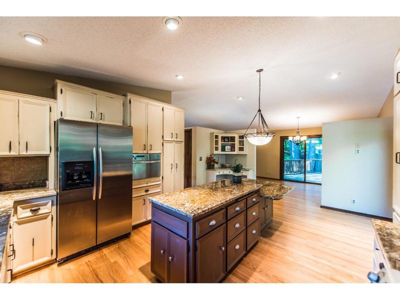 2917 Rainier Cir, Burnsville, MN 55337