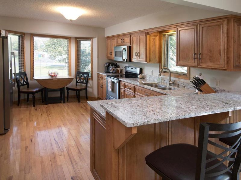 15805 49th Ave N, Plymouth, MN 55446