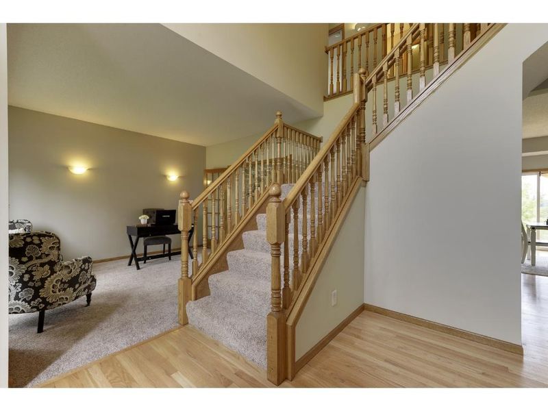 2852 White Eagle Dr, Woodbury, MN 55129