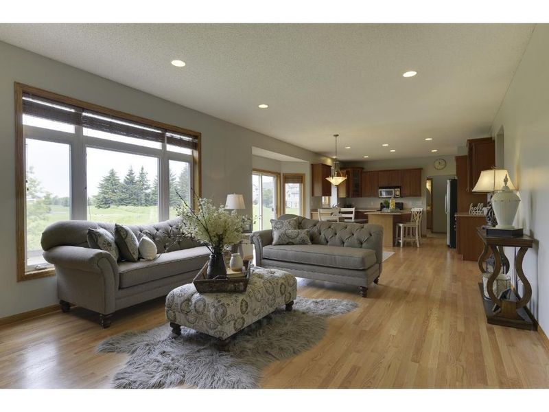 2852 White Eagle Dr, Woodbury, MN 55129