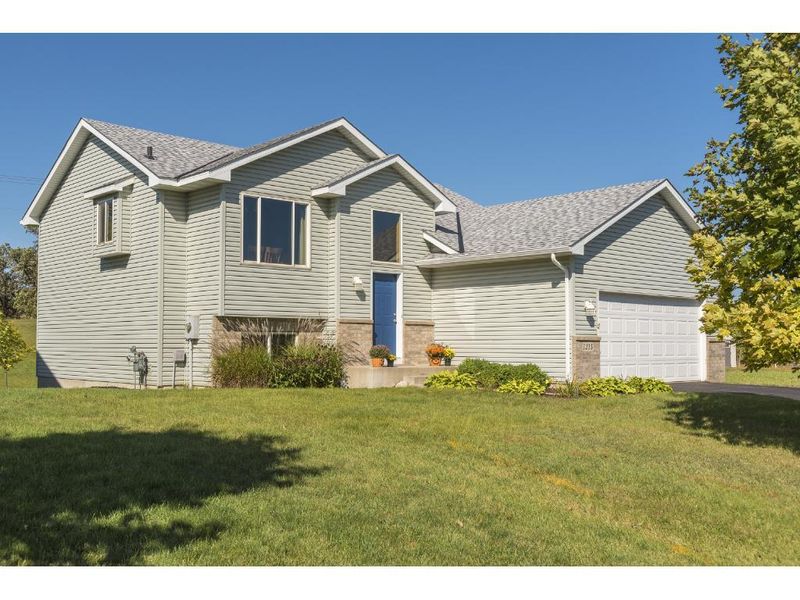 1215 Landings Ln, Watertown, MN 55388
