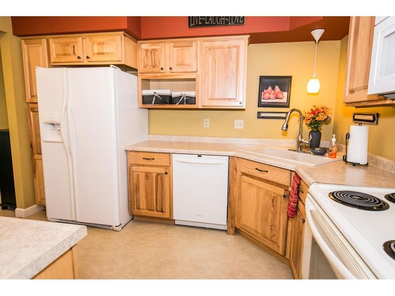 5536 Donegal Dr, Shoreview, MN 55126