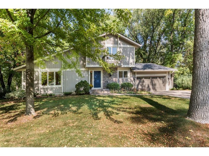 16686 Meadowbrook Ln, Wayzata, MN 55391