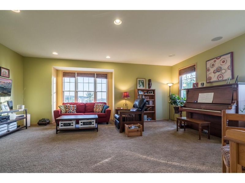 11180 Sandcastle Dr #A, Woodbury, MN 55129