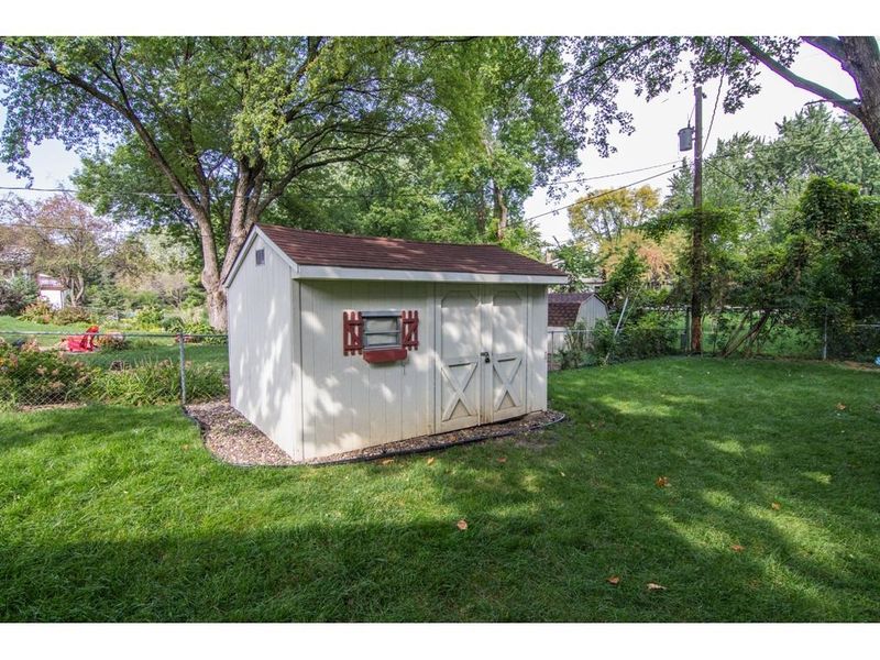 6008 W 105th St, Bloomington, MN 55438