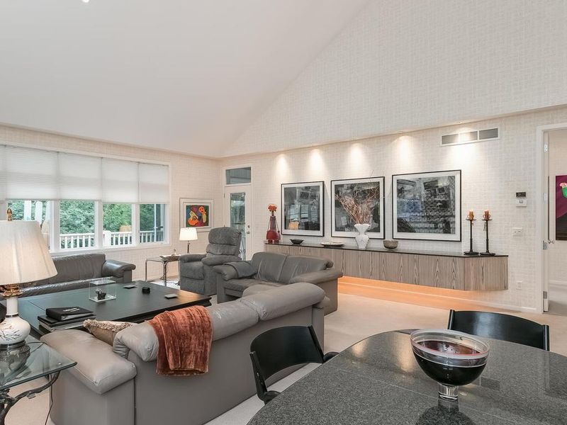 2084 Sherwood Ln, Minnetonka, MN 55305