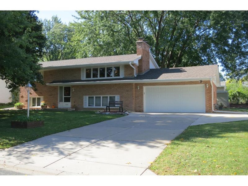 4641 Gettysburg Ave N, New Hope, MN 55428