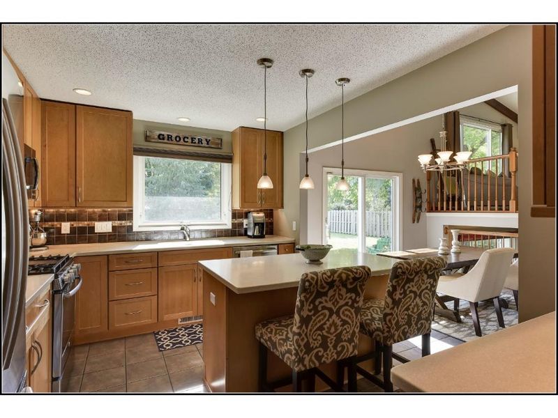 12925 2nd Ave S, Burnsville, MN 55337