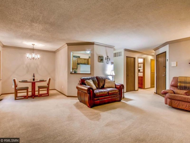 3545 Blue Jay Way #105, Eagan, MN 55123