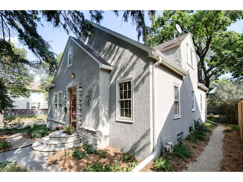 2654 Irving Ave N, Minneapolis, MN 55411