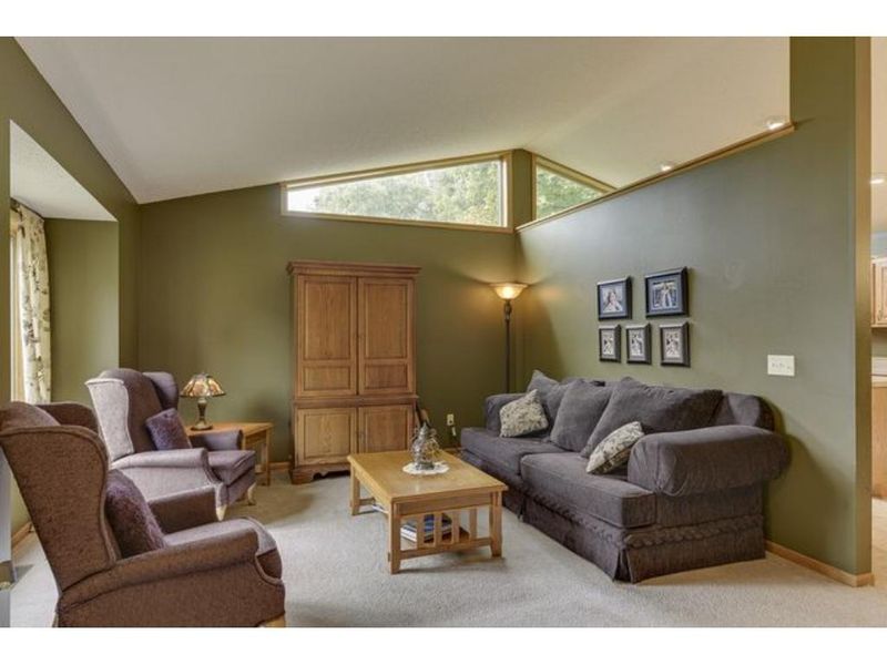 8091 Woodhill Dr, Rockford, MN 55373