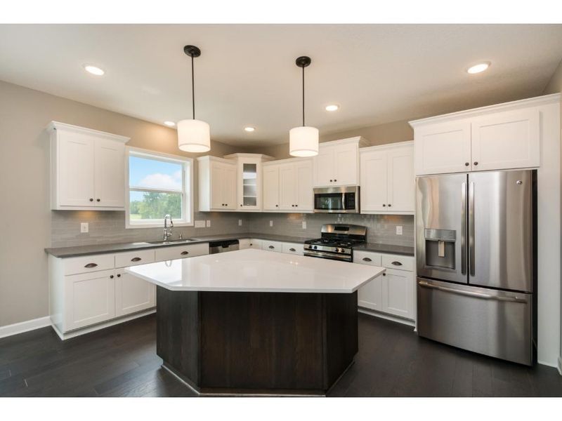 15331 Creekside Ln, Maple Grove, MN 55369