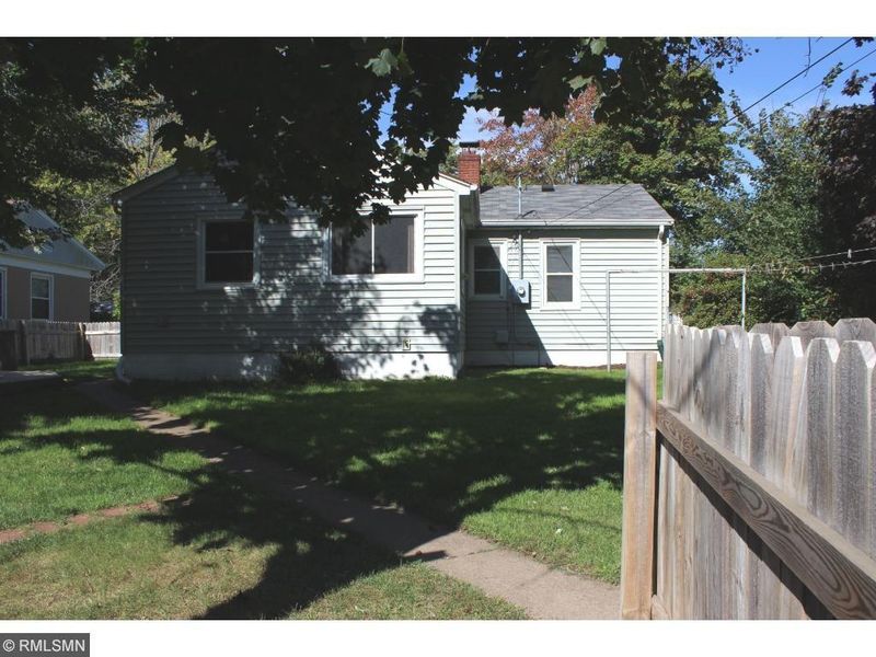 2728 3rd Ave E, Maplewood, MN 55109