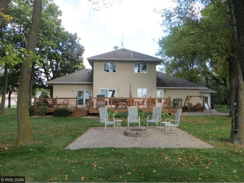 945 Woodland Dr, Gaylord, MN 55334