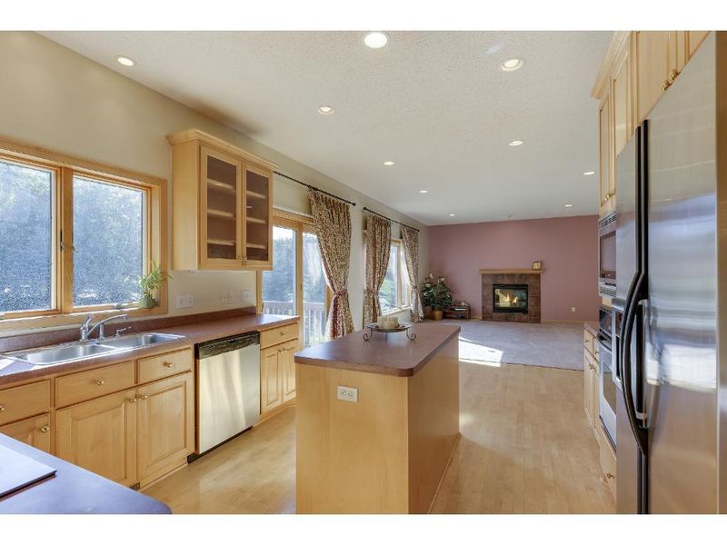 5890 Pond View Dr, Shoreview, MN 55126