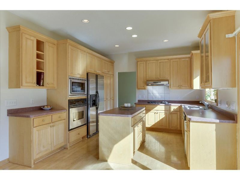 5890 Pond View Dr, Shoreview, MN 55126