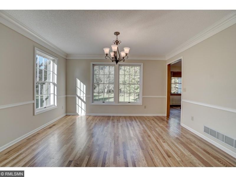 7 Evergreen Ln, North Oaks, MN 55127