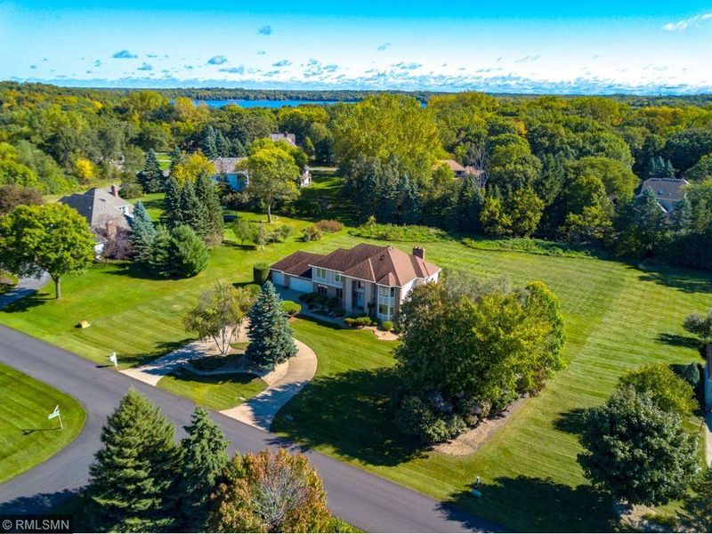 4 Red Barn Rd, North Oaks, MN 55127