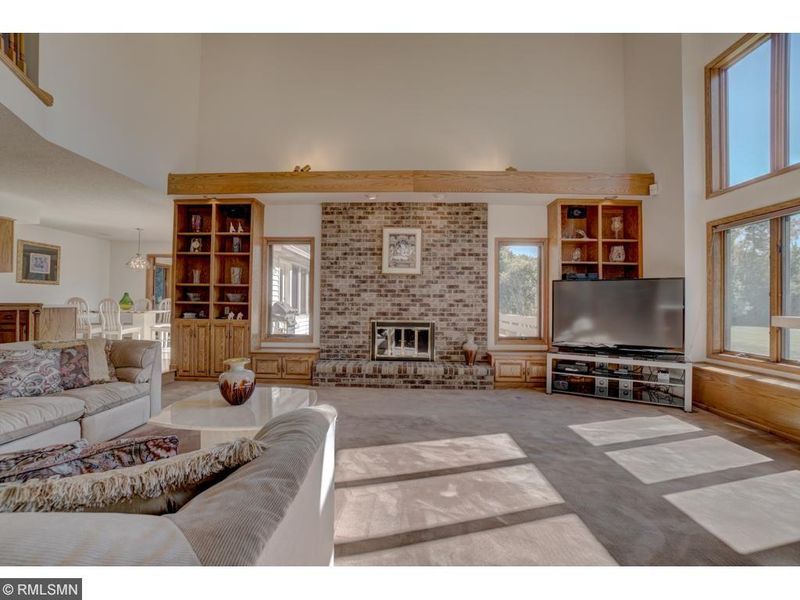 4 Red Barn Rd, North Oaks, MN 55127