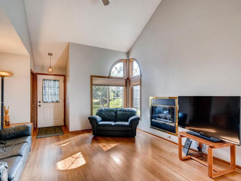 1108 Pecks Woods Dr, New Brighton, MN 55112