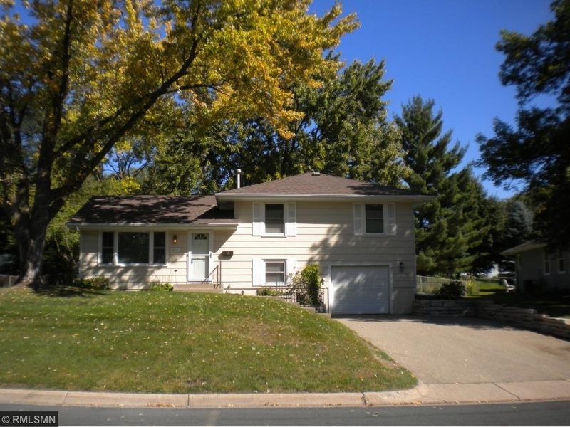 4616 Oxborough Ln, Bloomington, MN 55437