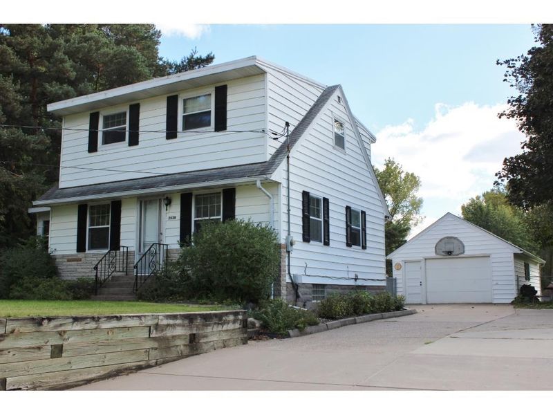 2638 Geranium Ave E, Maplewood, MN 55119
