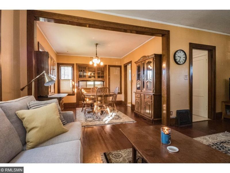 1033 Cherokee Ave, West Saint Paul, MN 55118