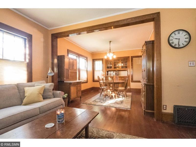 1033 Cherokee Ave, West Saint Paul, MN 55118