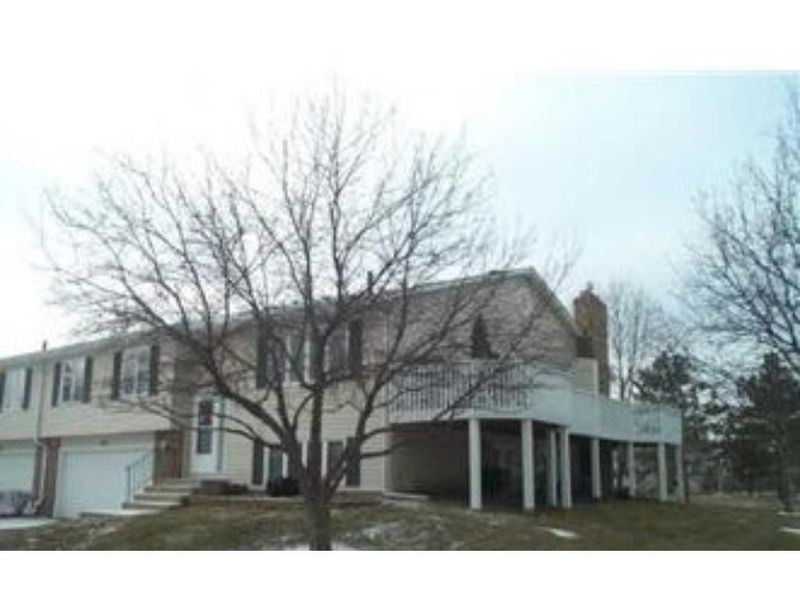 8407 W 100th St, Bloomington, MN 55438