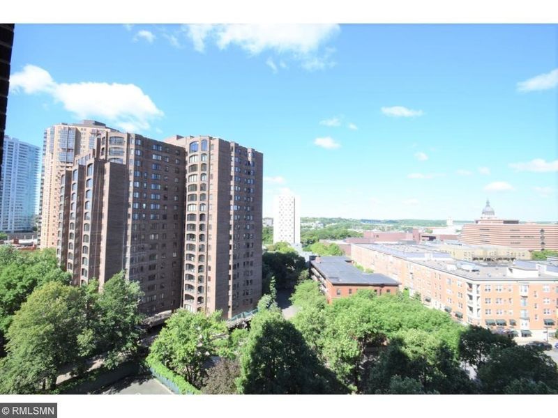 1201 Yale Pl #902, Minneapolis, MN 55403