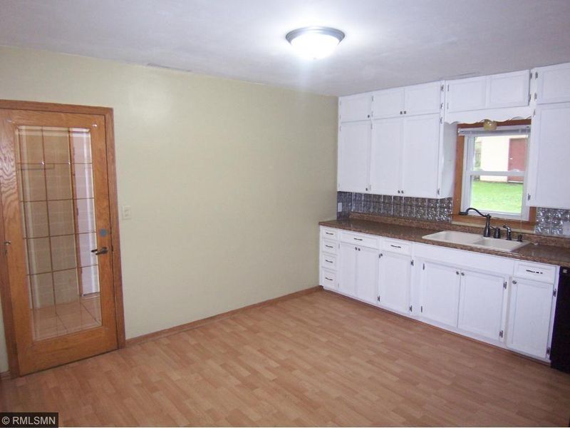 810 Oak St NE, Hutchinson, MN 55350
